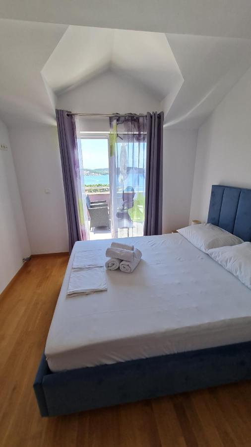 Apartmani Ferdi Трогир Экстерьер фото